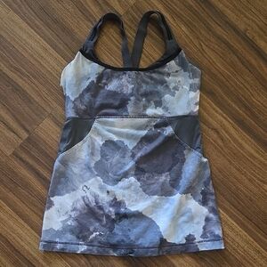 Lululemon Cross My Heart Tank Size 8 Built In Bra